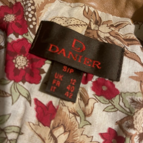 Woman's Tan Coloured Danier Leather Jacket size Small - Picture 7 of 7